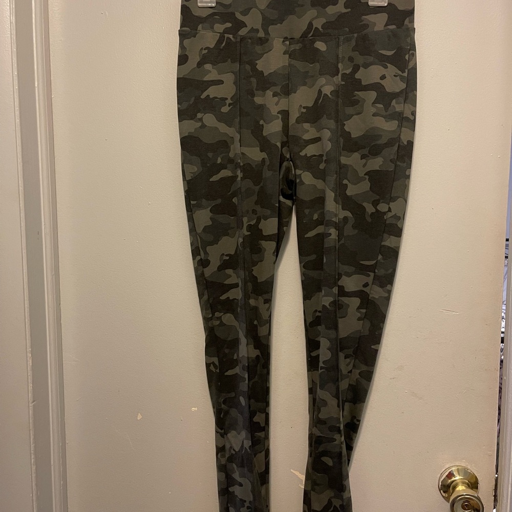 Seven7 brand Camouflage High-Waisted Leggings with crease piping